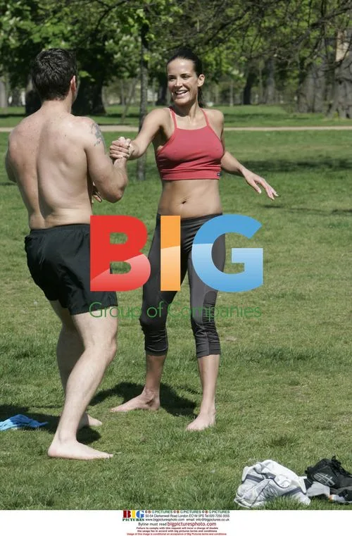 Sophie Anderton Intense Workout in Hyde Park