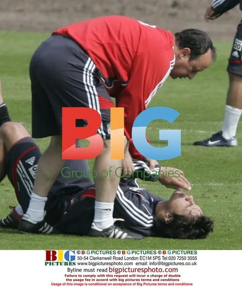 Liverpool's Agger Injured in Training