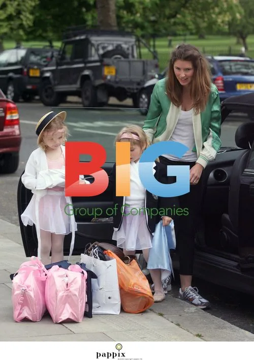 Jools Oliver takes daughters to dance class