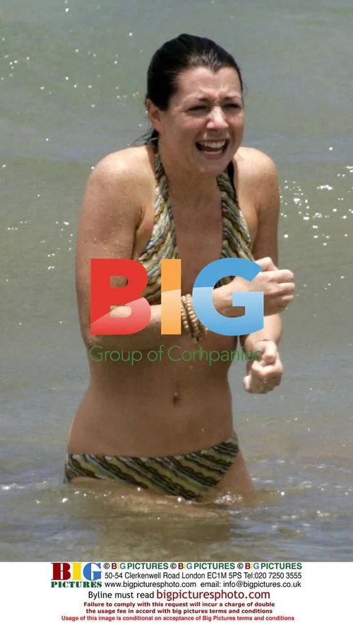 Alyson Hannigan on Maui Vacation