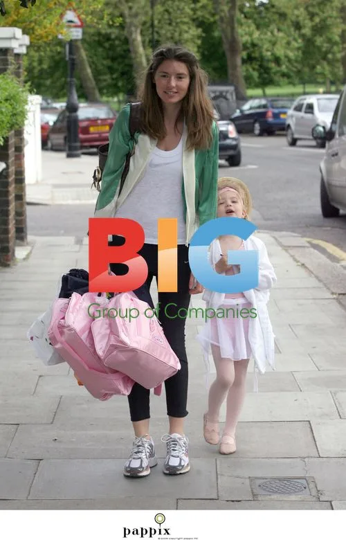 Jools Oliver takes daughters to dance class