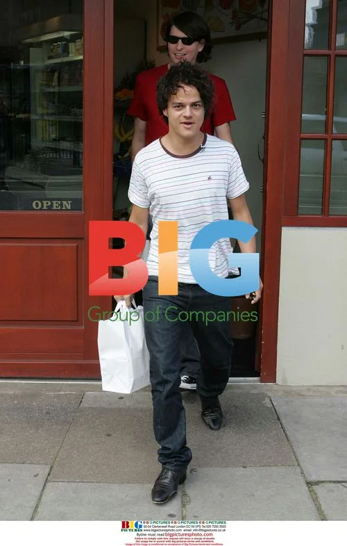 Jamie Cullum Grocery Run in London