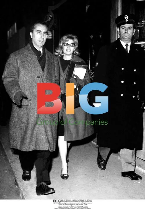 Antonioni and Vitti Christmas Shopping in Rome