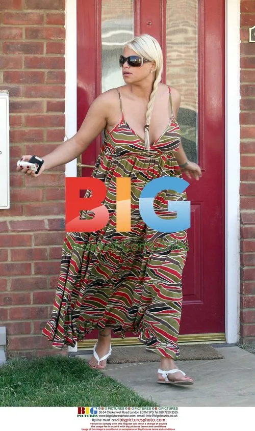 Jade Goody Leaves Home in Unflattering Dress