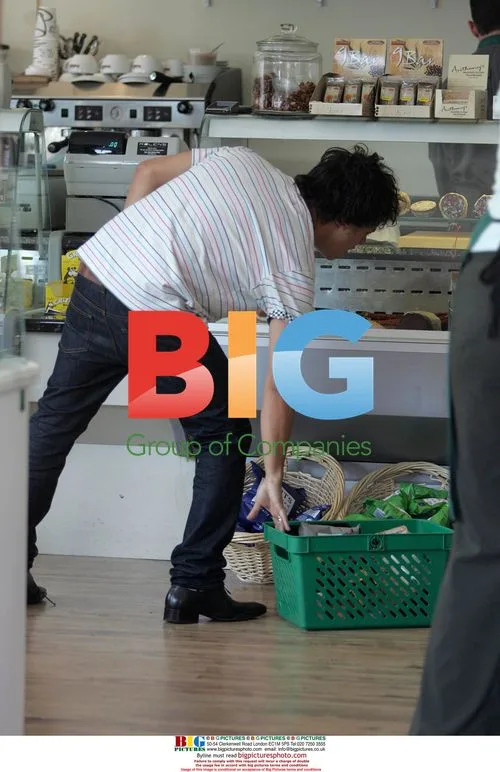 Jamie Cullum seen shopping in North London