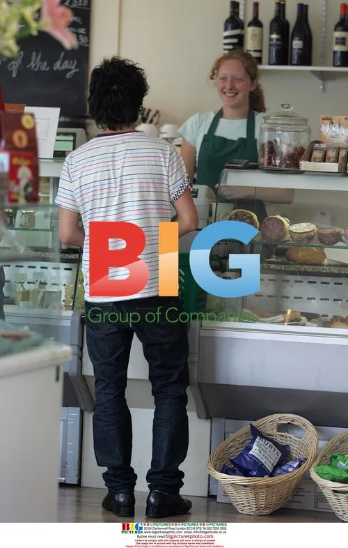 Jamie Cullum Grocery Run in London