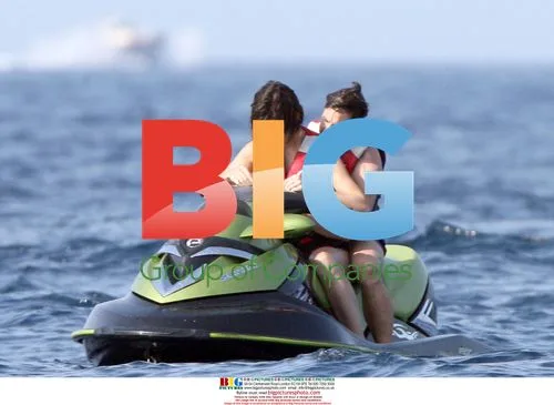 Tom Cruise, Katie Holmes and Daughter Suri on Family Vacation