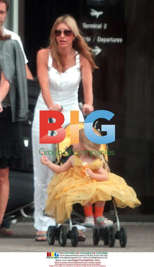 Heather Mills and daughter Beatrice at Las Vegas airport