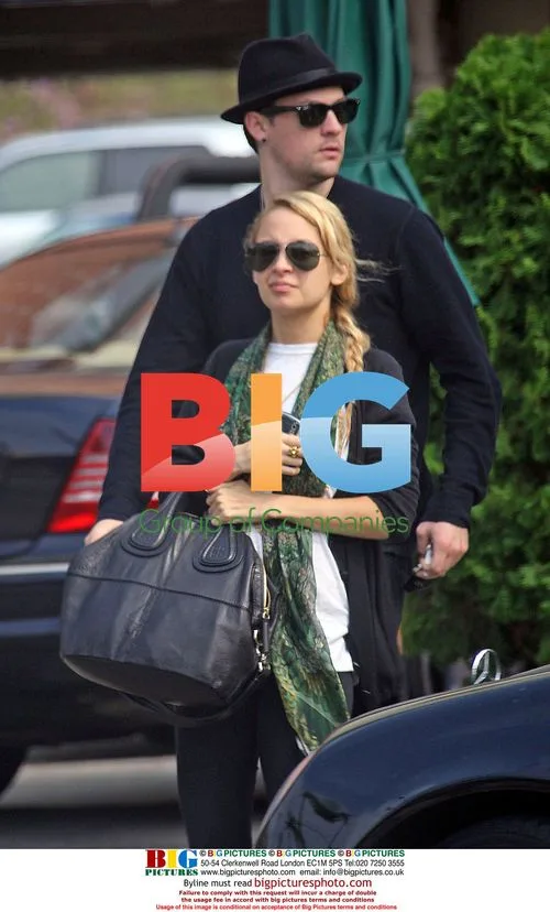 Pregnant Nicole Richie and Joel Madden Enjoy Breakfast