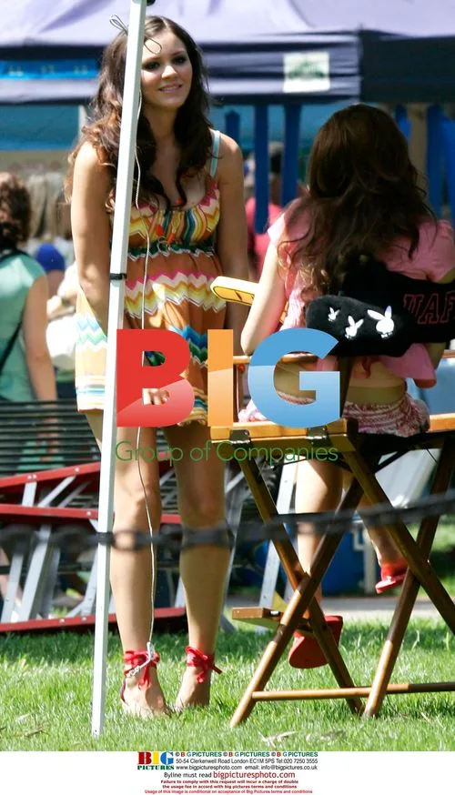 Rumer Willis and Katharine McPhee on movie set