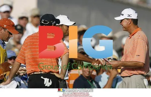 Tiger Woods shakes hands with Bob Tway at PGA Championship