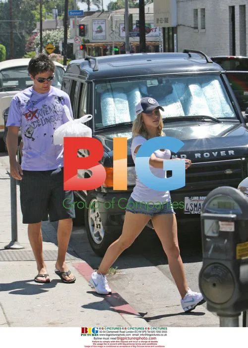 Hayden Panettiere meets boyfriend for lunch