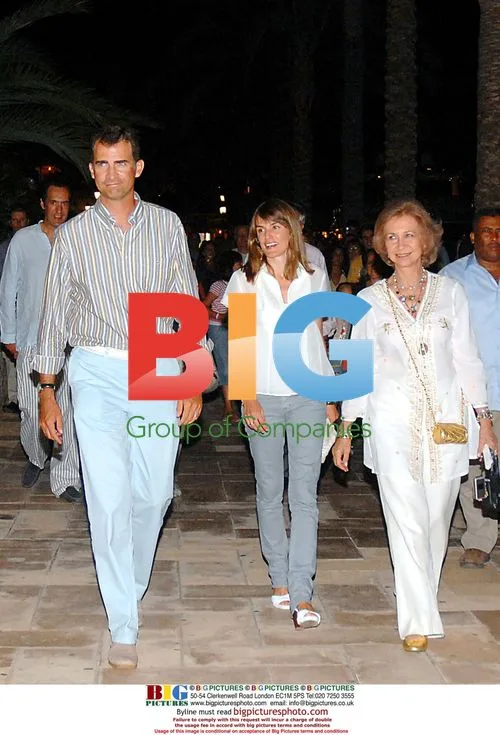Spanish Royal Family Dinner & Walk in Puerto Portals
