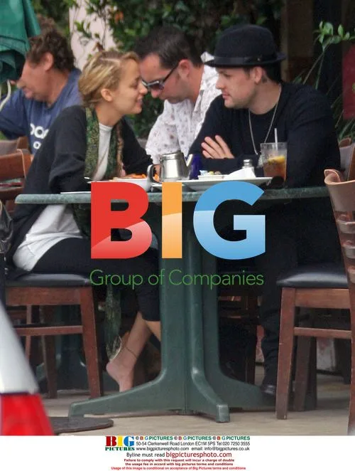 Pregnant Nicole Richie and Joel Madden Enjoy Breakfast