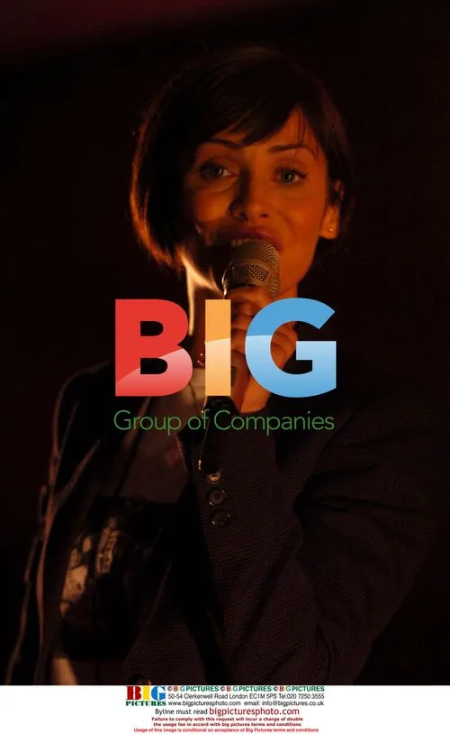 Natalie Imbruglia Performs at London Apple Store