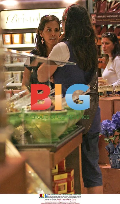 Halle Berry Grocery Shopping