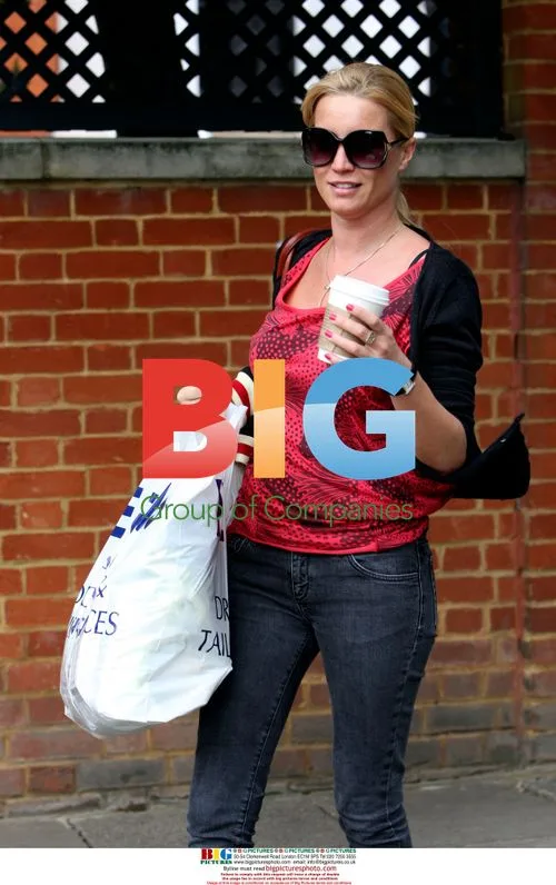 Denise Van Outen Shopping in North London