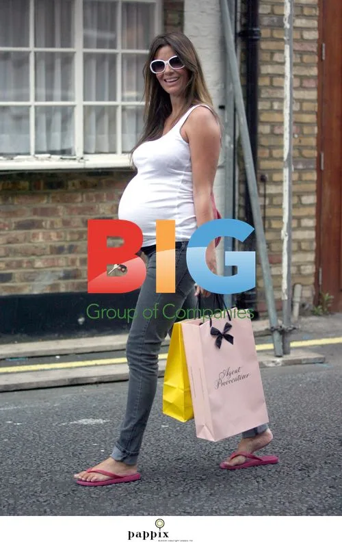 Noel Gallagher\'s Pregnant Girlfriend Shopping