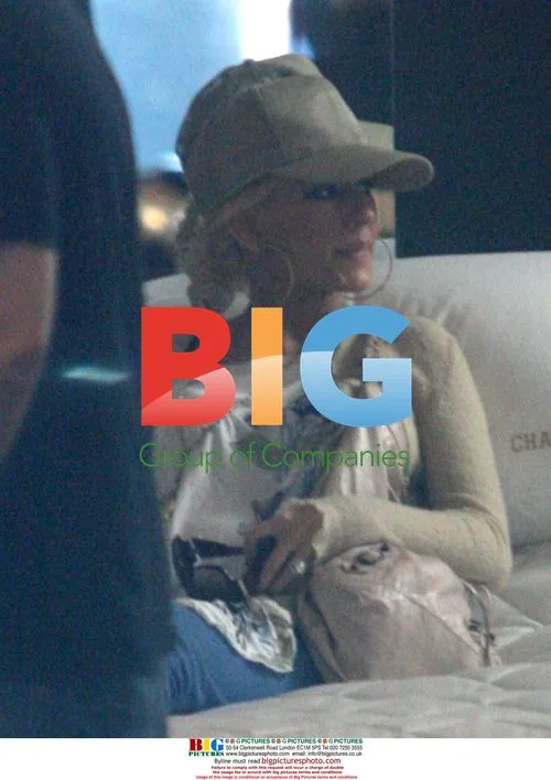 Pregnant Christina Aguilera Shopping