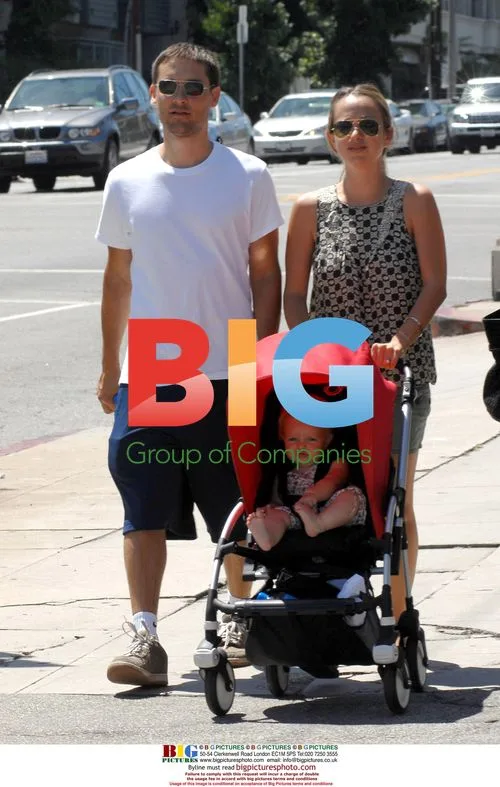 Tobey Maguire and Family Outing