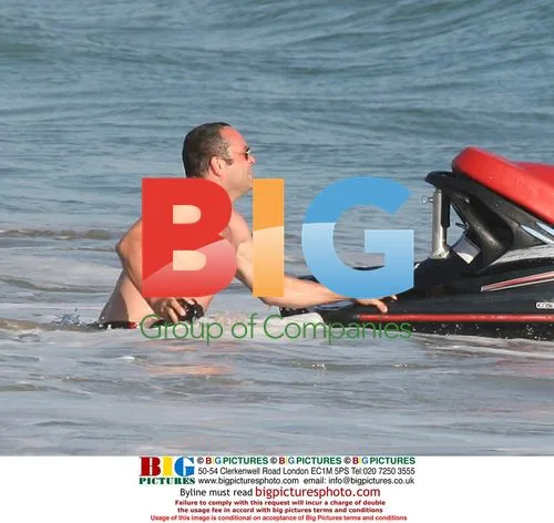 Vince Vaughn Visits Friend at Beach
