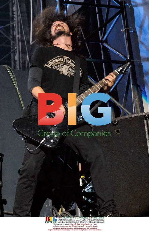 Dave Grohl escorts mother to stage