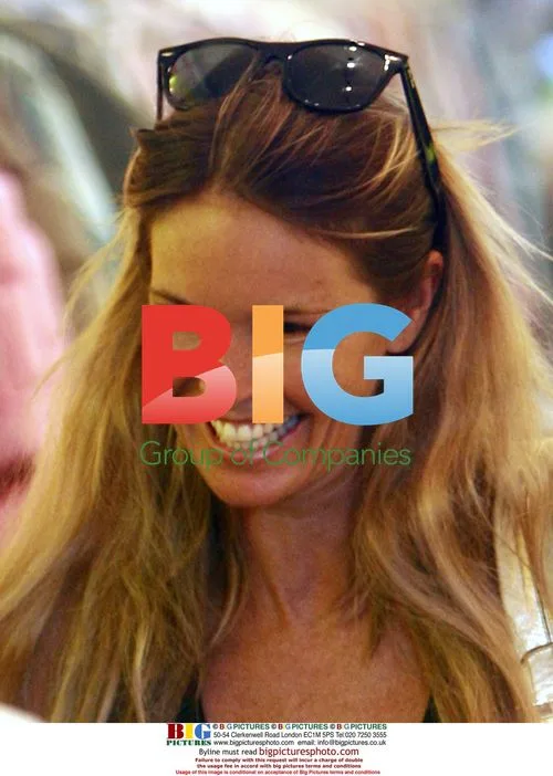 Elle Macpherson shopping on Robertson Blvd