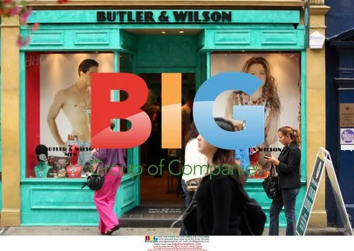 Katie Price, aka Jordan, shops with mom