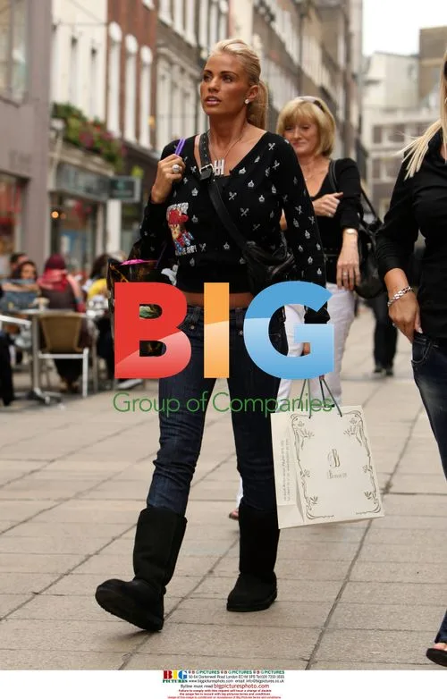 Katie Price shops in London