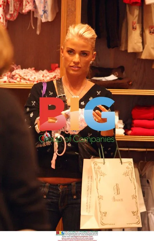 Katie Price Goes Shopping with Mum