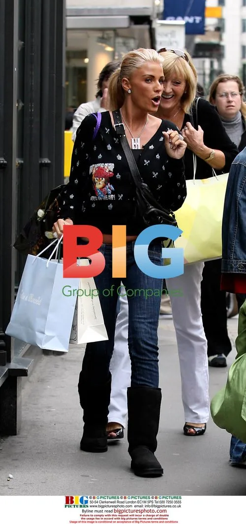 Katie Price Shopping with Mum