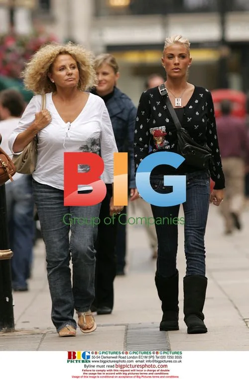 Katie Price Shopping with Mom