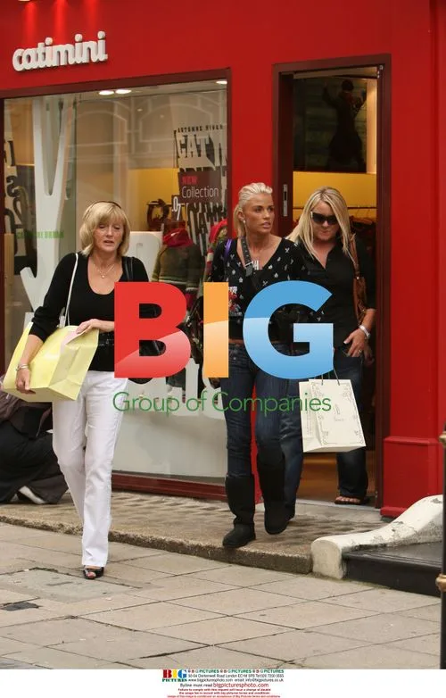 Katie Price Shopping with Mom