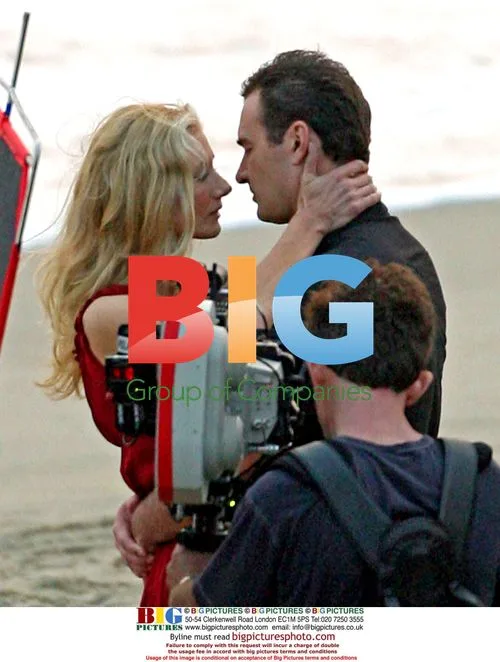 Julian McMahon and Joely Richardson Film Nip/Tuck Romantic Scene