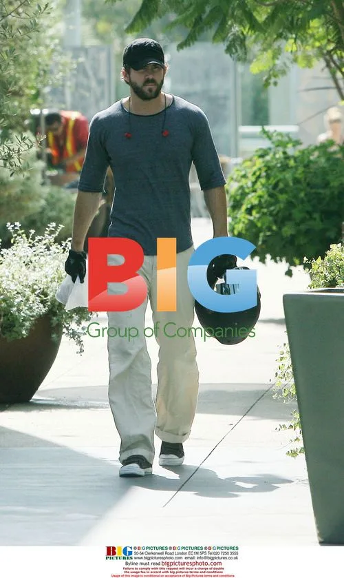 Ryan Reynolds Visits Equinox Gym