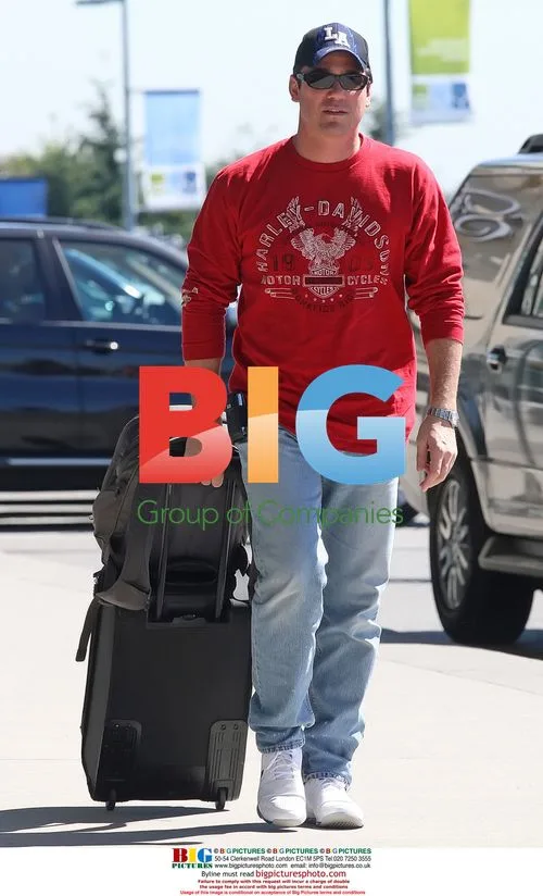 Dean Cain Films 'Smallville' in Vancouver