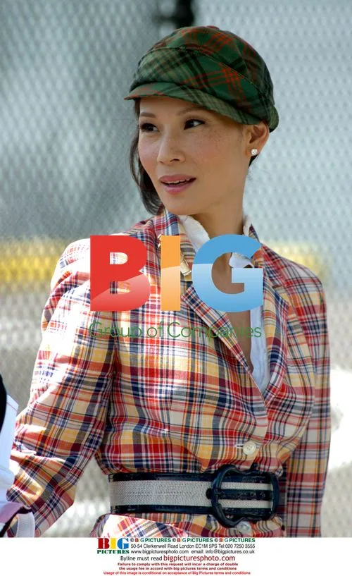 Lucy Liu on set of 'Cashmere Mafia'