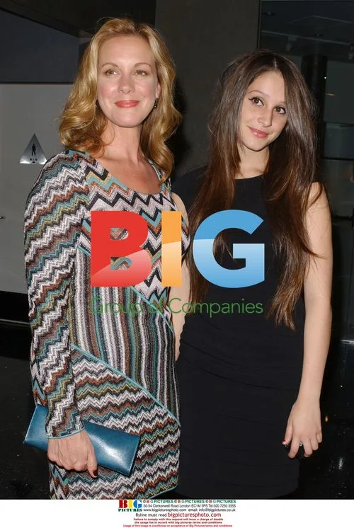 Elizabeth Perkins and daughter Hannah