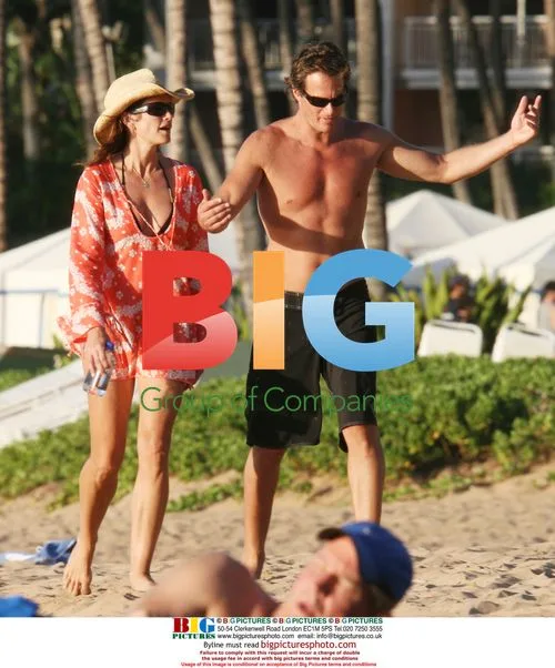 Cindy Crawford and Rande Gerber take beach walk