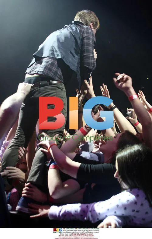 Kaiser Chiefs Perform at Manchester Arena