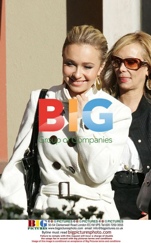 Hayden Panettiere debuts handbag line