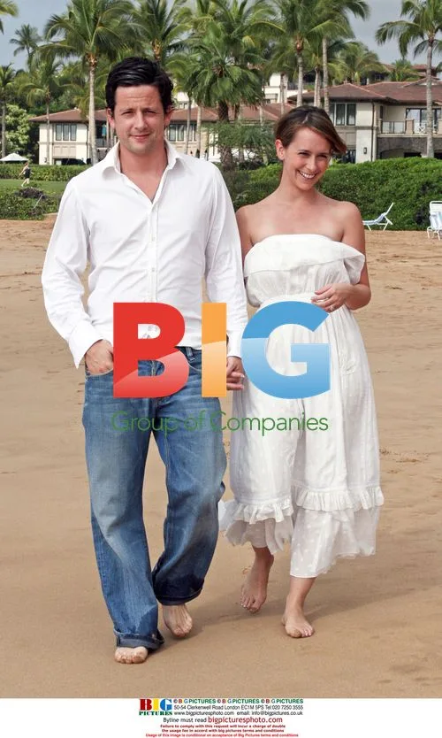 Jennifer Love Hewitt and fiancee in Hawaii