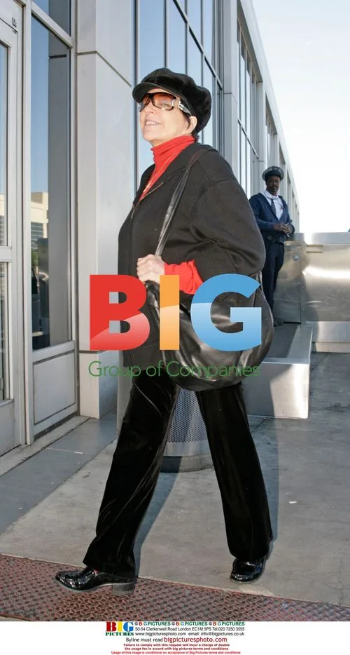 Liza Minelli Passes Through LAX Security