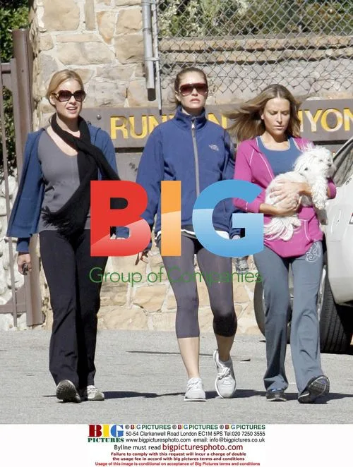 Brooke Muller Hikes with Celebs in Runyon Canyon