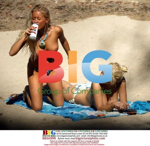 Models Anna Taverner and Michelle Marsh in France