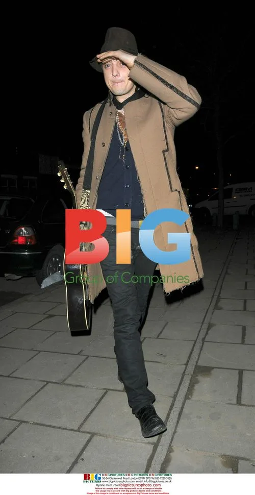 Pete Doherty at Amy Winehouse's house at 4am