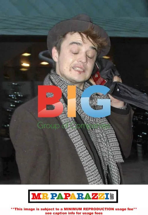 Pete Doherty and Companion Catch Cab in Glasgow