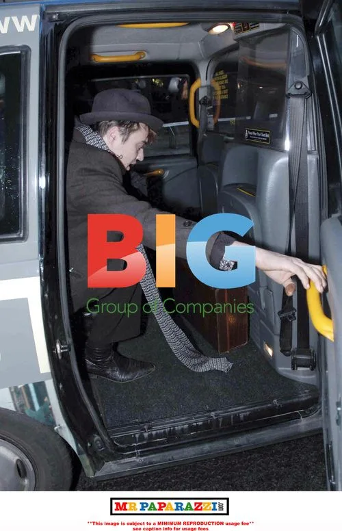 Rocker Pete Doherty and Companion Catch Cab in Glasgow