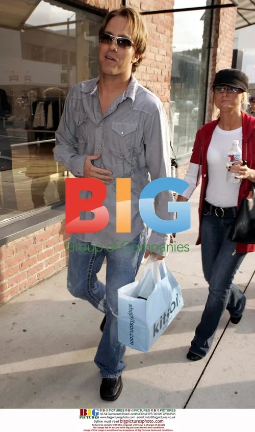 Larry Birkhead and girlfriend shop in Beverly Hills