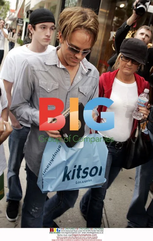 Larry Birkhead Out Christmas Shopping